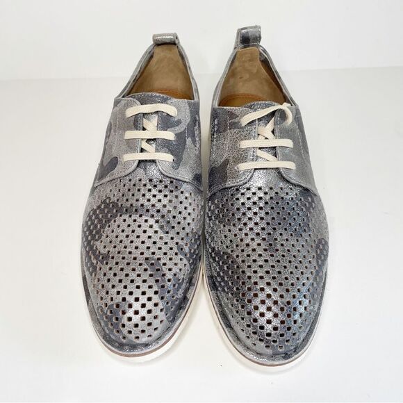 Trask Lena Camouflage Metallic Perforated Sneakers 7 new with box silver fun - Picture 8 of 10